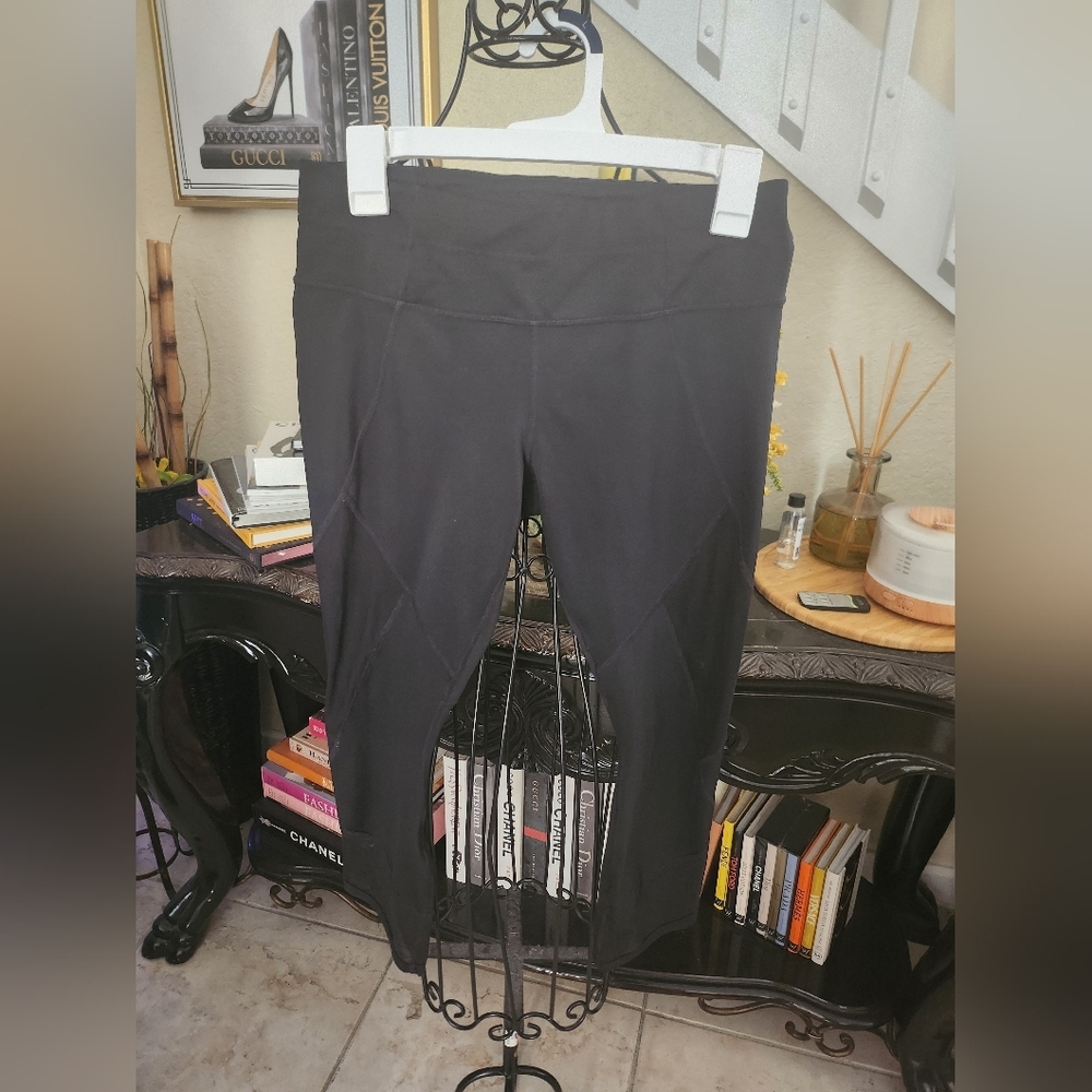 Athleta Stealth Mesh 7/8 High Waisted Leggings Size M